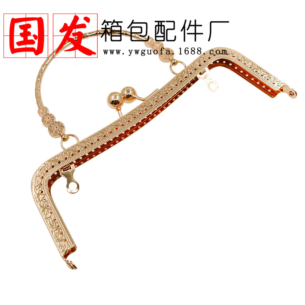 [Nuevo]: 20cm cintura cóncava en relieve tres flores mano mano oro diy con mano oro broche al por mayor