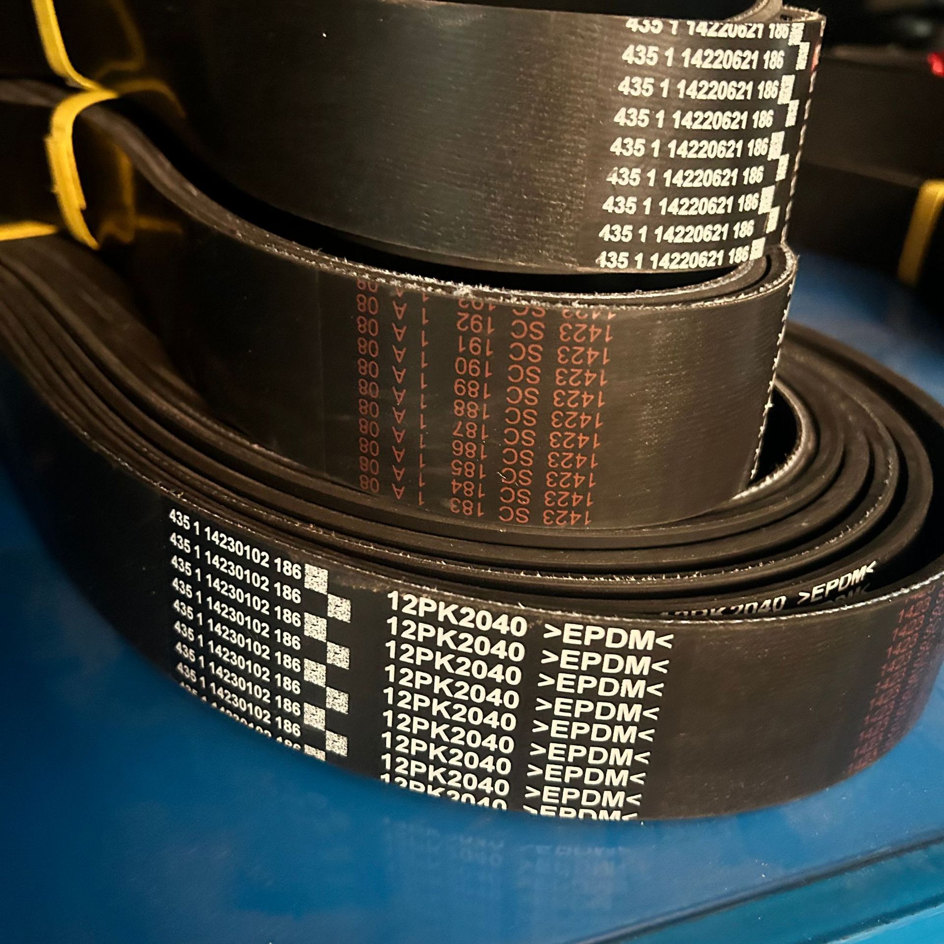 Automotive Transmission Belt/Multi-Rib Belt/PK Belt 12PK2040 EPDM Belt