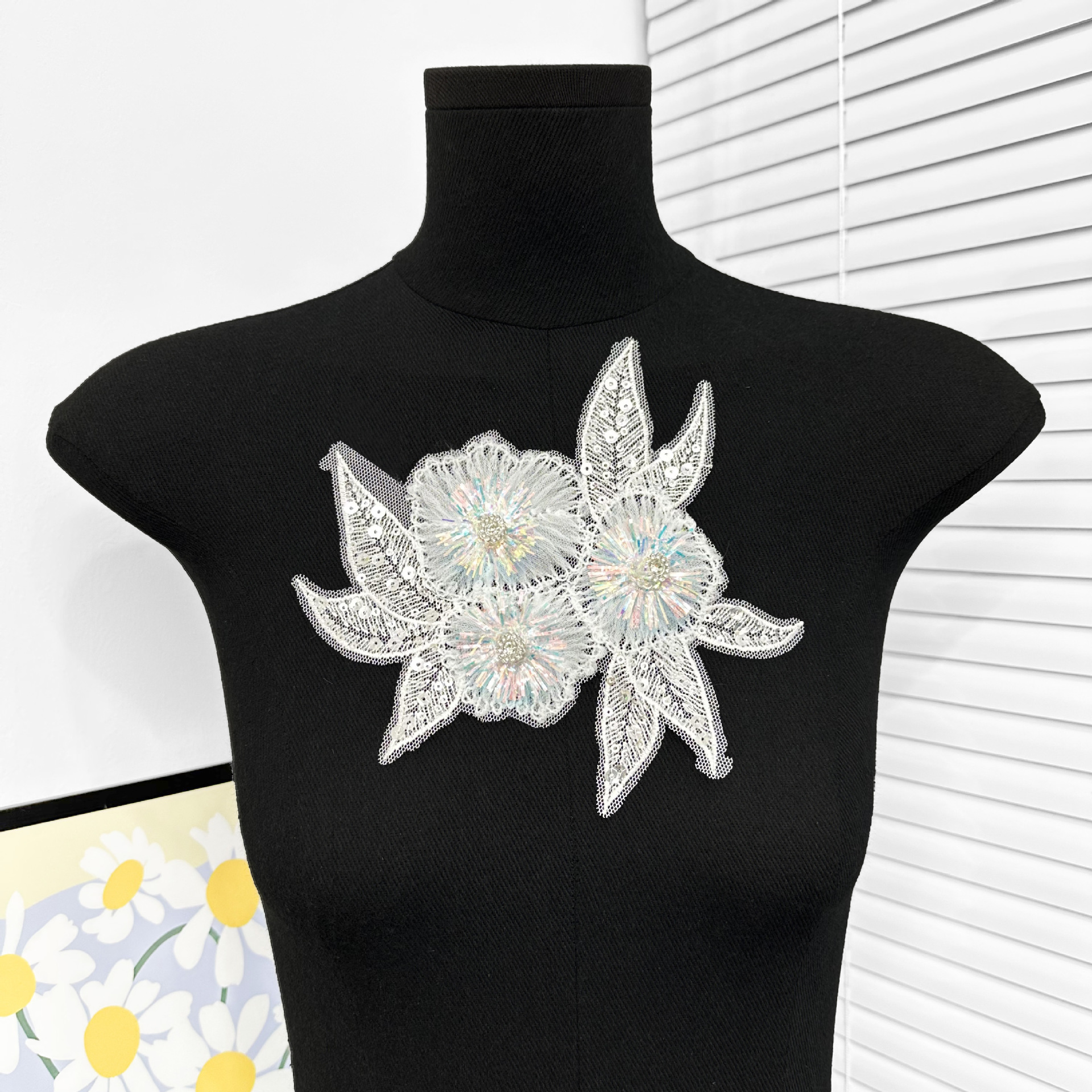 Super inmortal flor tridimensional computadora bordada esquinilla clavos de flores de malla encaje vestido de boda accesorios