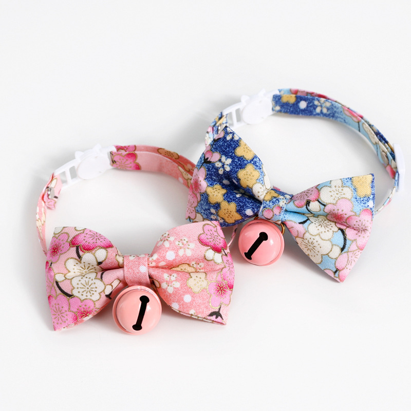Flor de cerezo de estilo japonés campana ajustable botón de seguridad gato perro collar arco accesorios adorables mascotas