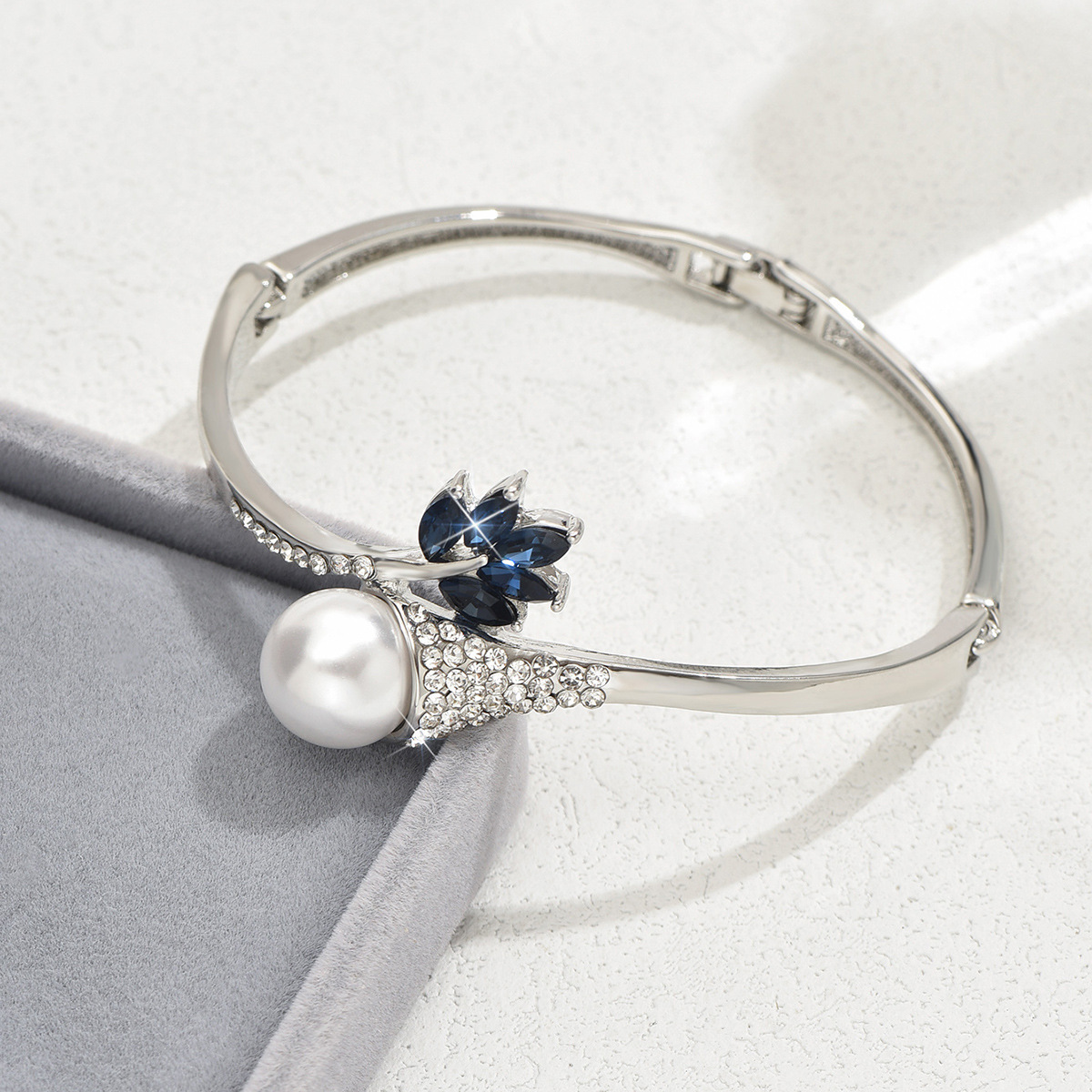 Europa y los Estados Unidos de venta caliente irregular y asimétrica serie de fabricantes de pulseras de diamantes de perlas venta directa al por mayor joyas de mano para mujeres image 6