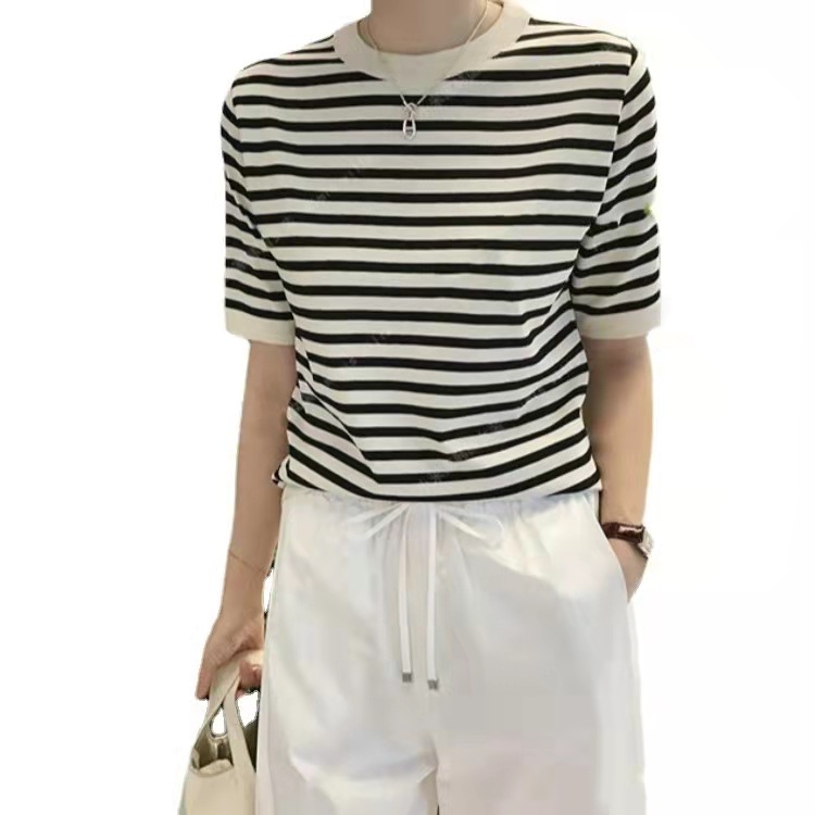 summer knitted woolen T-shirt with a round collar