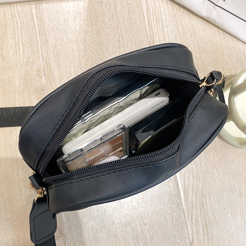 Korean-style fashionable women's embroidered honeycomb grid camera bag with printed shoulder strap crossbody bag with tassel mobile phone bag, stylish and versatile