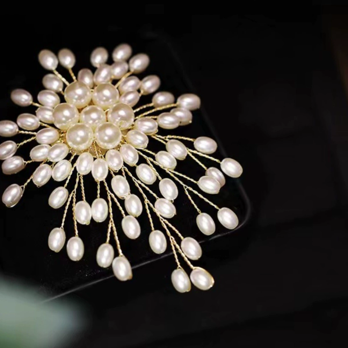 Pearl brooch, gold‑tone lapel pin, floral and snowflake styles, lightweight elegant accessory