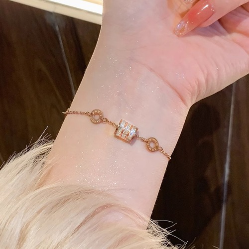 Chic slender titanium steel bracelet, lightweight luxury niche Roman bracelet, friendship bracelet for women, accessories for girls