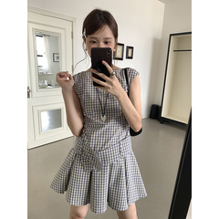 【瑪黒区少女】歌銘レトロな格子が腰のワンピースを収めます。