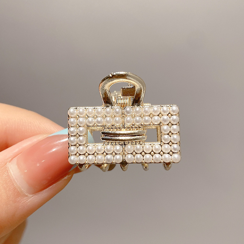 Exquisito clip pequeño clip de flequillo lateral de diamantes de imitación de perlas femeninas nuevo mini clip de tiburón de medio lazo horquilla tocado