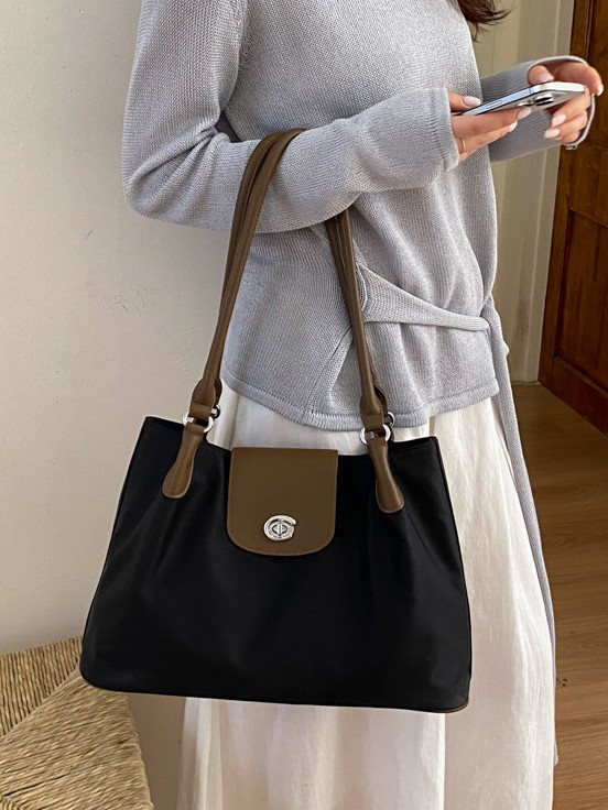 Bolsos de alta calidad de gran capacidad para mujeres 2026 nueva moda moda de nylon ligero de viaje de hombro bolso axilar