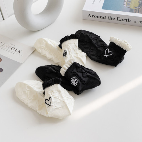 New socks women's socks embroidered love bubble mouth lace shallow mouth Japanese cotton socks embossed women's boat socks wholesale