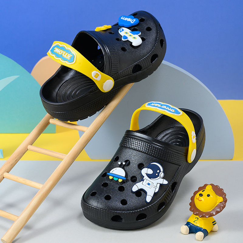 Zapatillas para niños Boys Baotou Zapatos de dibujos animados lindos con fondo suave Zapatos de playa para niñas súper suaves Bebé antideslizante Verano