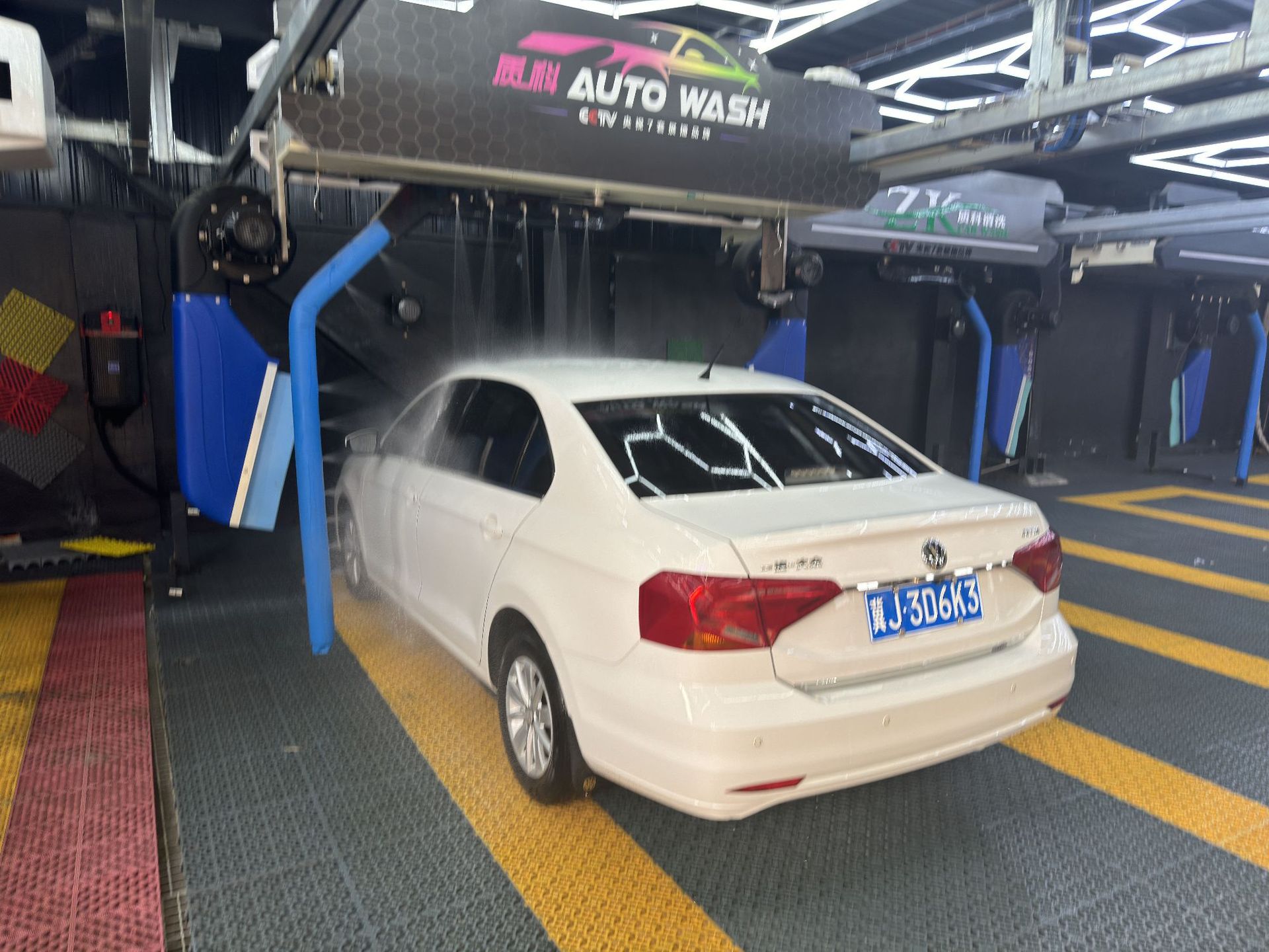 Manufacturers supply full-automatic car washing machine computer intelligent high-pressure foam non-contact commercial water wax air-dried and free of rubbing