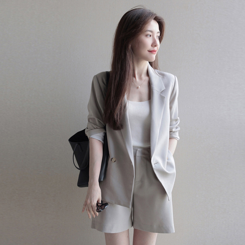 High-End Drapey Casual Professional Blazer for Women with Unique Design, Stylish Suit Shorts, Fashionable Set, New Spring Collection