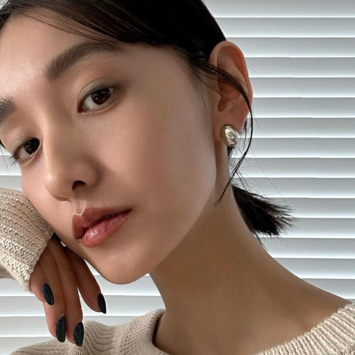 Four colors! Clane Matsumoto Huinai Same Style Japanese Ins Cold Style Geometric Oval Small Earrings Four colors! Clane Matsumoto Huinai Same Style Japanese Ins Cold Style Geometric Oval Small Earrings