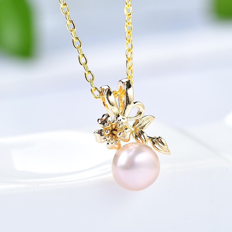 Natural freshwater pearl pendant, simple 14K gold infused flower, beautiful moon, round color preservation pearl pendant, niche, versatile, and minimalist