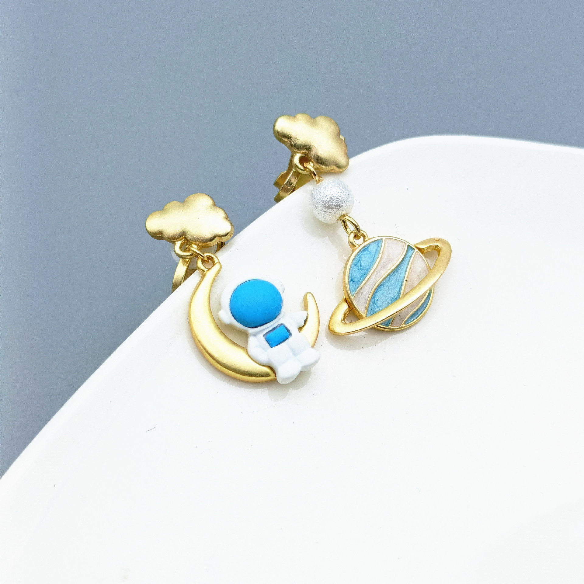 Cartoon Style, Novelty Style 1 Pair Fashion Astronaut Star Plating Alloy Drop Earrings Ear Studs
