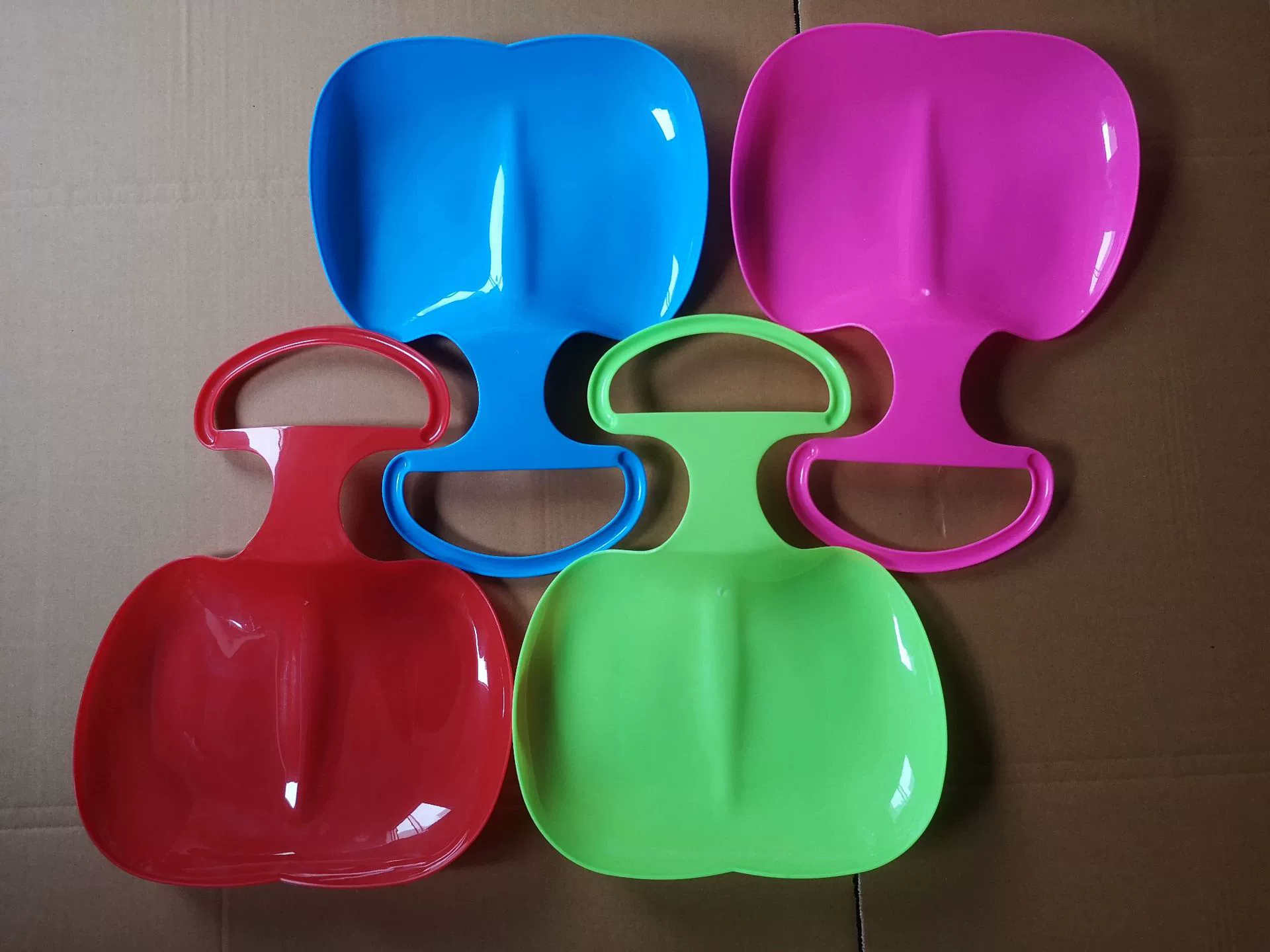 Маленькая нашивка для лыж, нашивка для лыж на траве, катание на лыжах на песке.