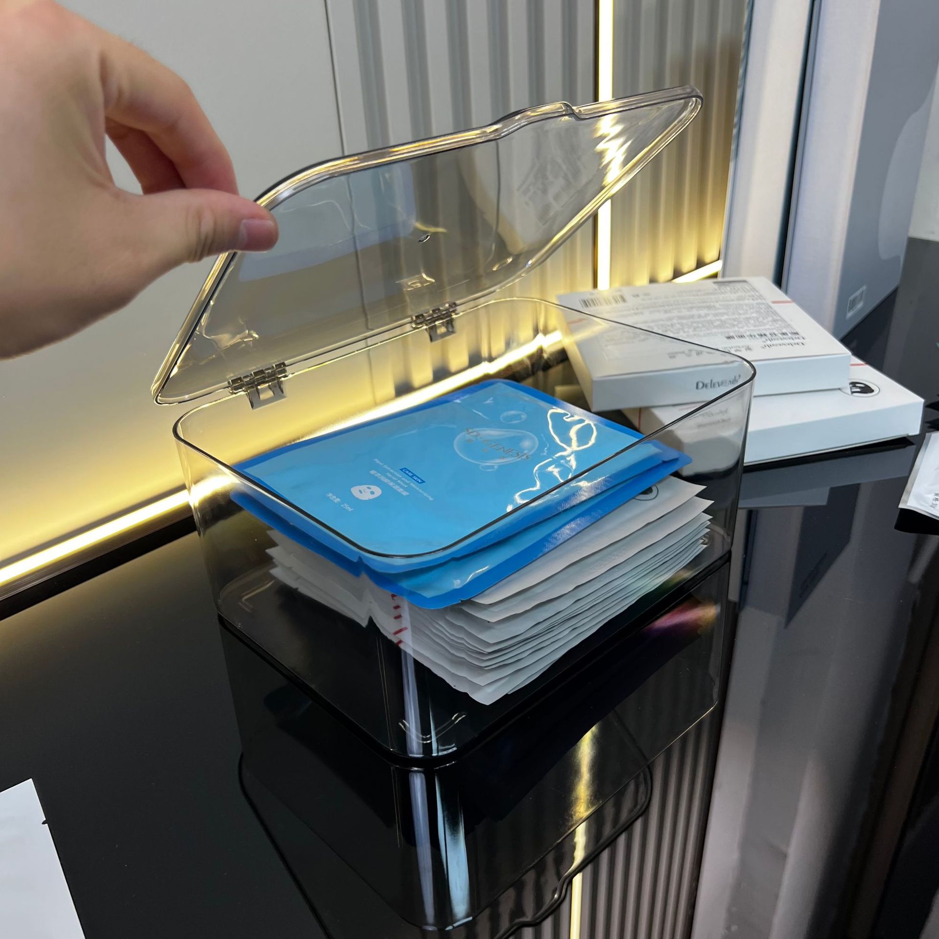 Large Size Facial Mask Storage Box Desk Vanity Dustproof Cosmetic Organizing Box for Students Dormitory Transparent