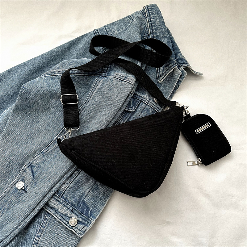 Bolsa de gran capacidad para mujer verano 2023 nueva bolsa de mensajero de color sólido simple estilo deportivo casual hombro triángulo bolsa niño y madre