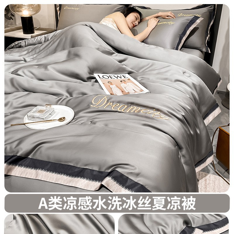 Edredón de verano de seda de hielo de cuatro piezas, lujo ligero, edredón fresco de verano de alta gama, ropa de cama de dormitorio de estudiantes de tres piezas