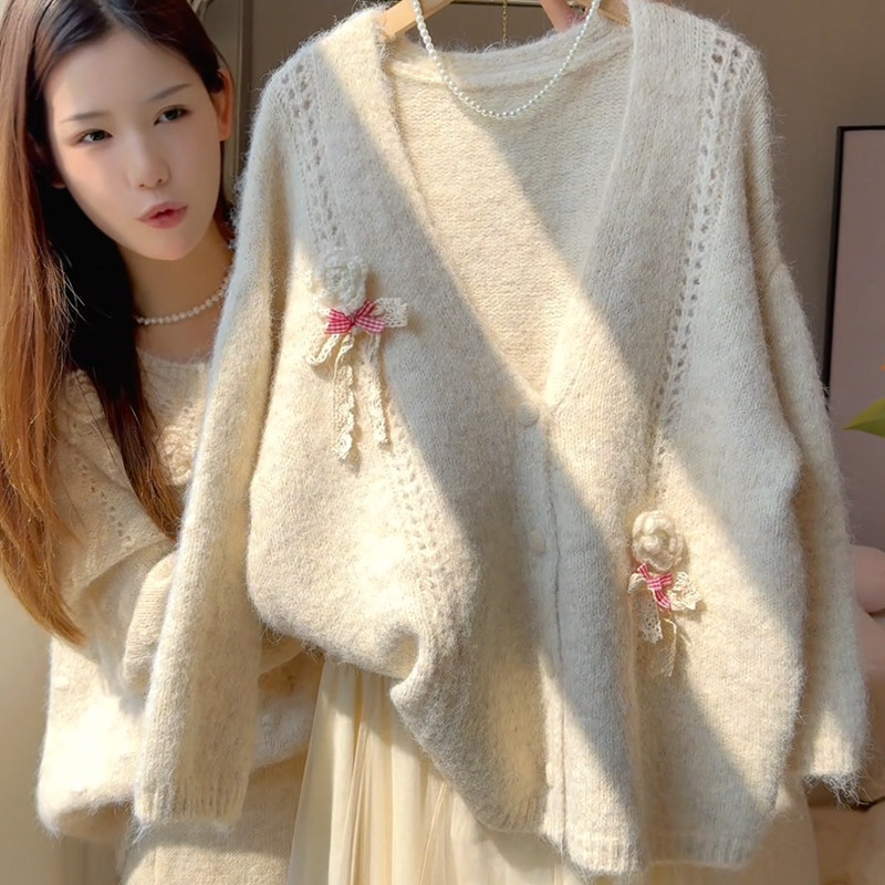 French-style gentle and sweet versatile retro bow sweater for women, loose and slimming, with a lazy and soft knitted cardigan French-style gentle and sweet versatile retro bow sweater for women, loose and slimming, with a lazy and soft knitted cardigan