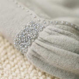 2025新款减龄民族特色服配高级感手工钉珠蓝灰色毛衣女款秋冬季潮