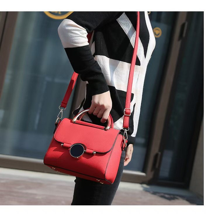 Elegant Women's Solid Colour Crossbody Bag With Magnetic Buckle_voghion.com