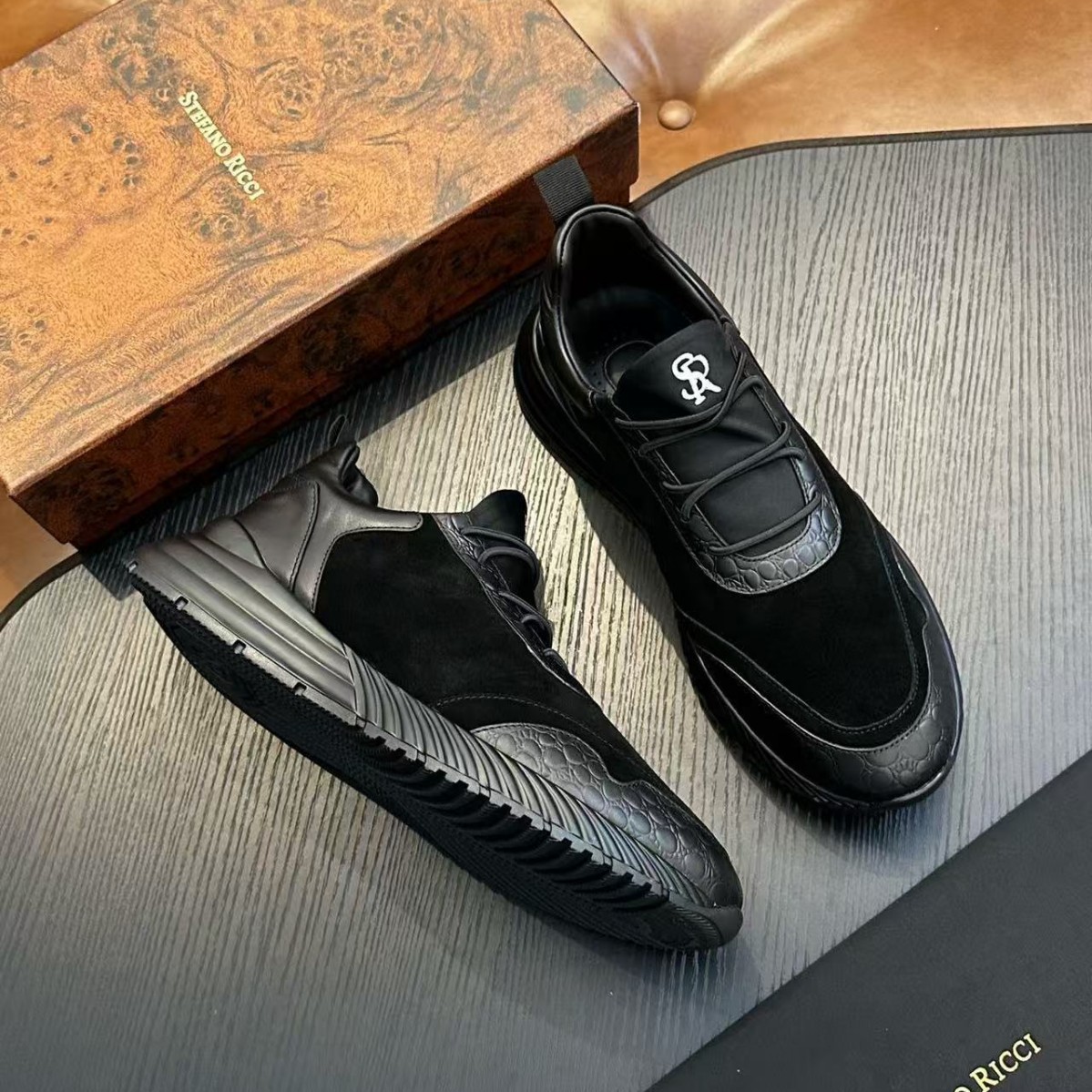 Men's demi-season universal breathable sneakers for leisure