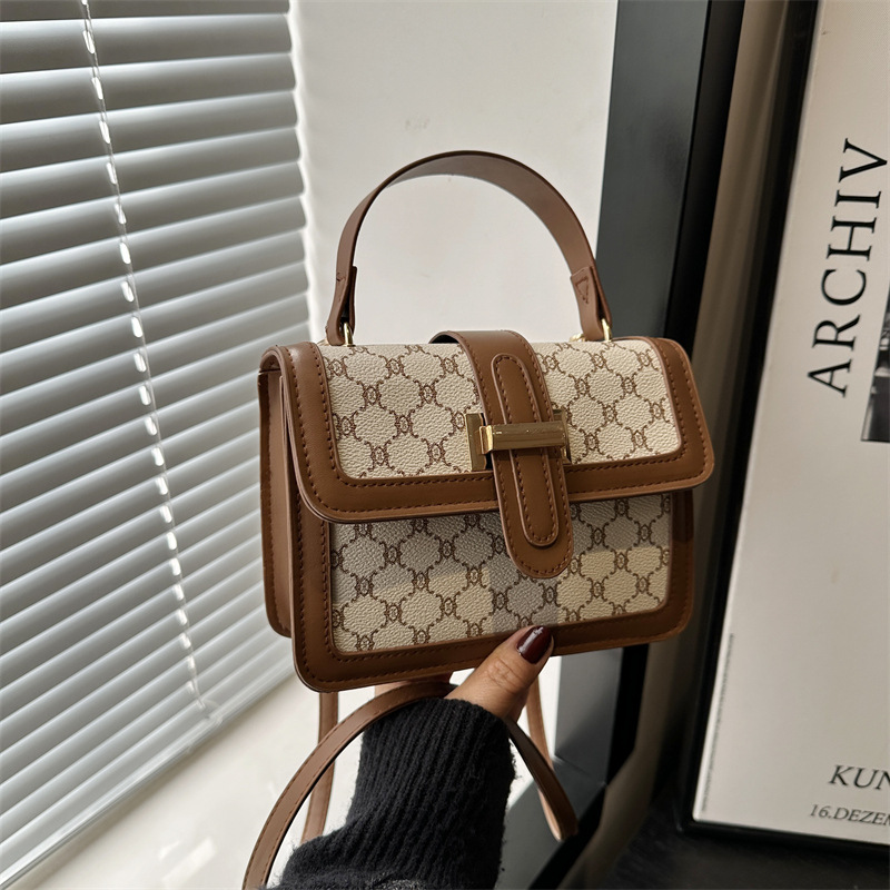 Retro belleza temperamento casual mochila 2025 primavera nueva personalidad bolso de mujer bolso de hombro simple