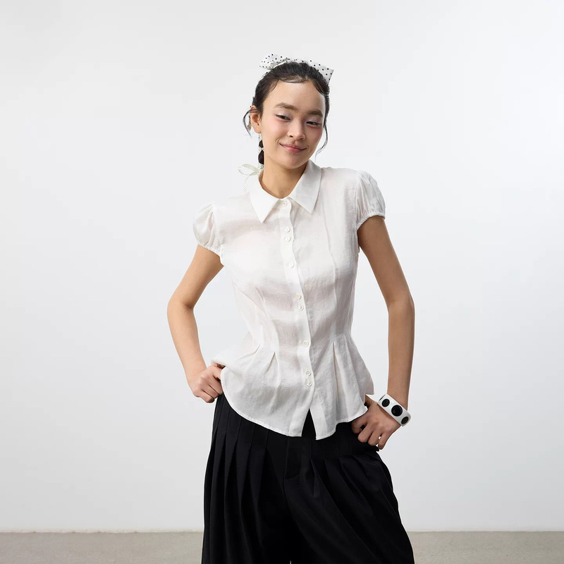 Set fer life semi-transparent puff sleeve Tencel-linen blend shirt with waist-cinching pleated hem and shell buttons Set fer life semi-transparent puff sleeve Tencel-linen blend shirt with waist-cinching pleated hem and shell buttons