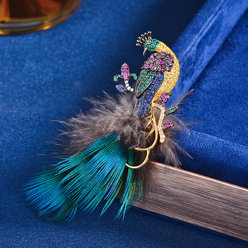 New Korean version of artificial feather peacock brooch design exquisite accessories light luxury pin corsage high-end women's wholesale