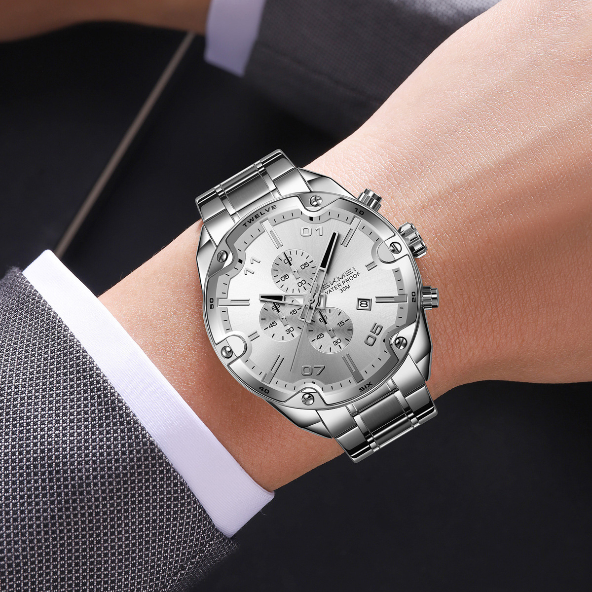 Momento de belleza reloj de hombre tres ojos multifuncional impermeable reloj de hombre correa de acero relojes de pulsera personalizados transfronterizos fábrica al por mayor