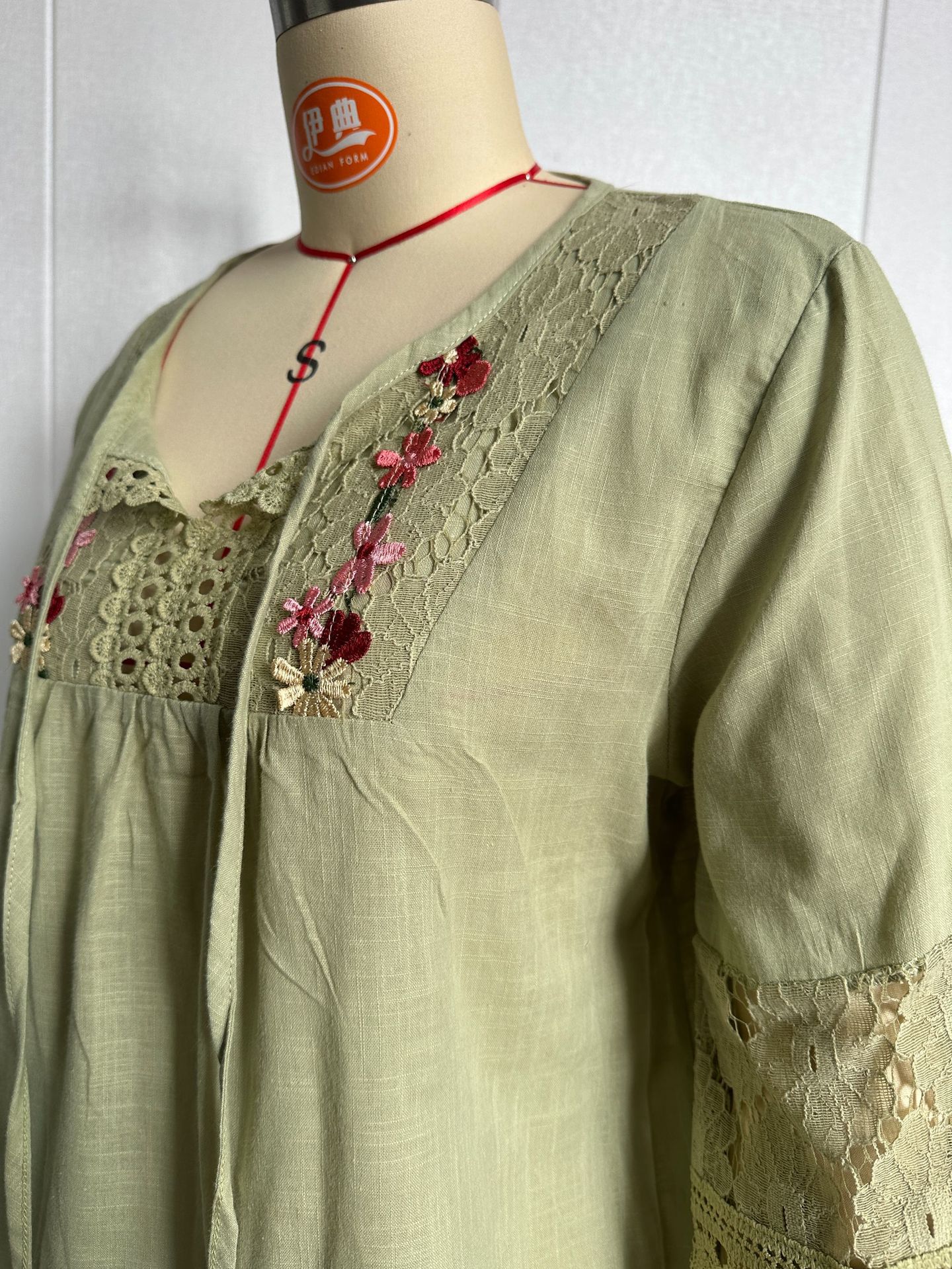 Elegante Damenbluse Mit V-ausschnitt Aus Baumwoll-leinen-mix_voghion.com
