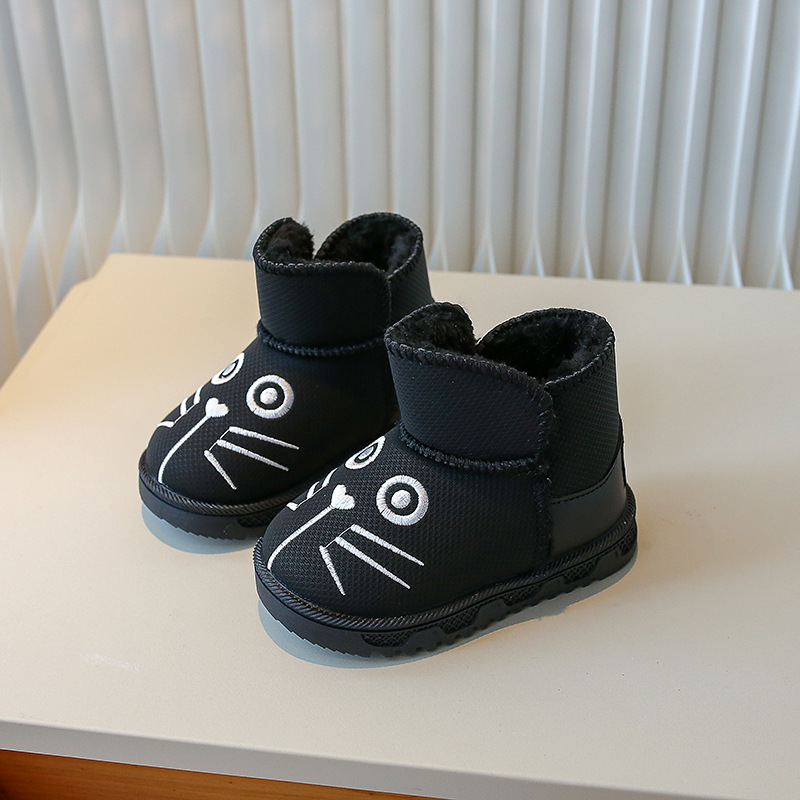 Grandes zapatos acolchados de algodón para niñas de invierno Nuevos dibujos animados lindos forrados de lana botas cortas para niños cálidos botas de nieve para niños de comercio exterior