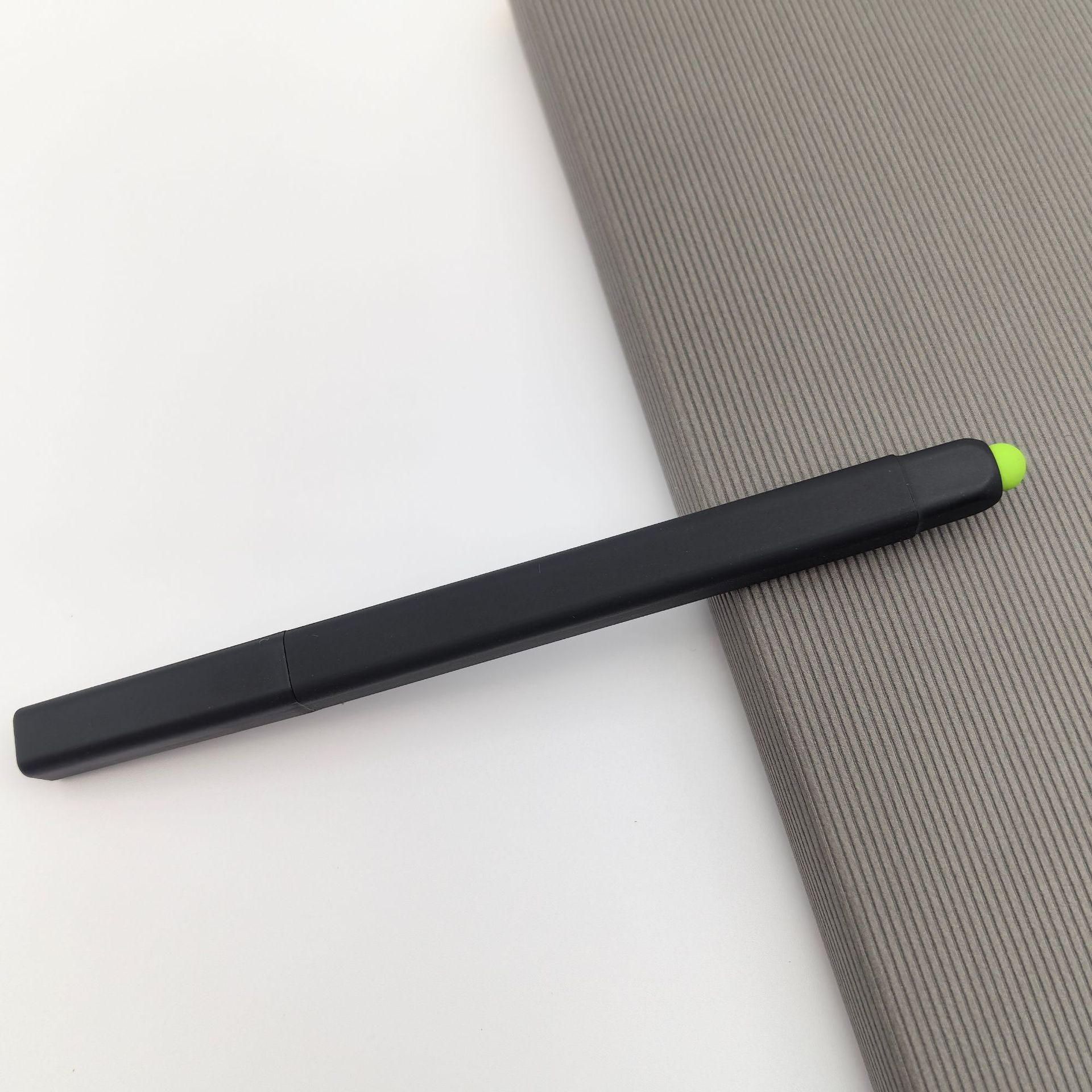 Comercio sin bolígrafo bolígrafo de plástico publicitario cuadrado lápiz táctil se puede personalizar color pulverización bolígrafo cuadrado al por mayor