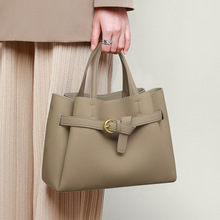 手提包包女士2025新款时尚真皮妈妈包斜挎秋冬bags水桶包女包