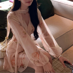 "晚秋花房"法式碎花v领长袖连衣裙女2025秋季新品温柔风收腰短裙