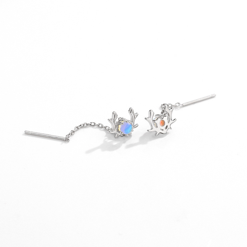 Boucles d'oreilles pendantes argentées bois de cerf et pompon_voghion.com