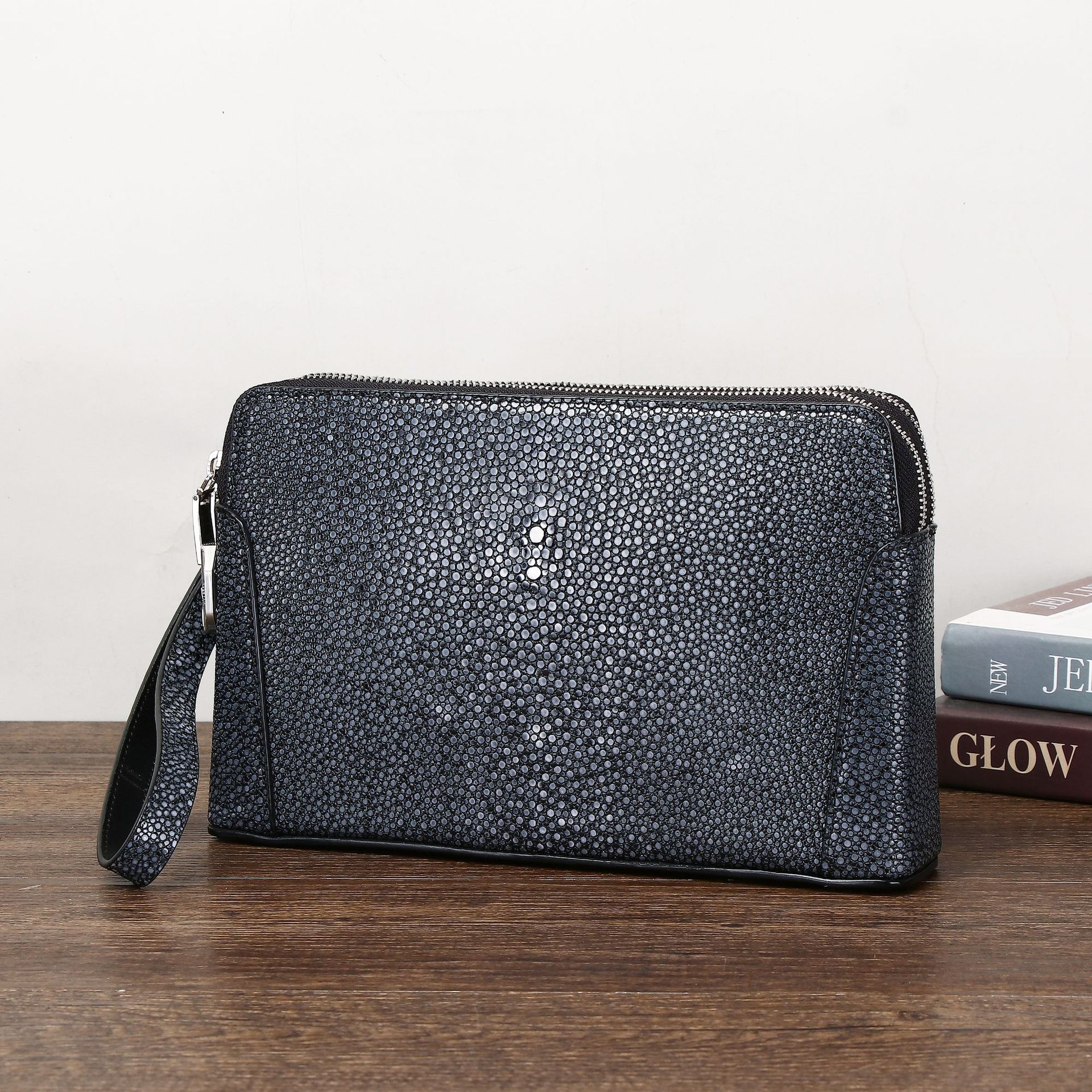 Túi clutch nam da vân cá bóng khóa số kéo đôi cầm tay chi tiết 1