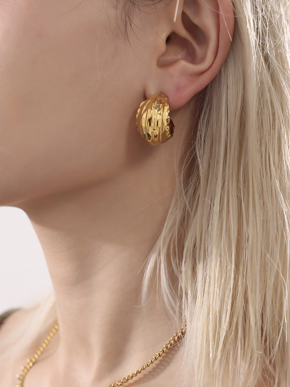 Square Candy Niche Wrinkled Texture C-shaped Earrings Lava Fashion Stainless Steel Casting PVD Electroplated Earrings For Women_voghion.com