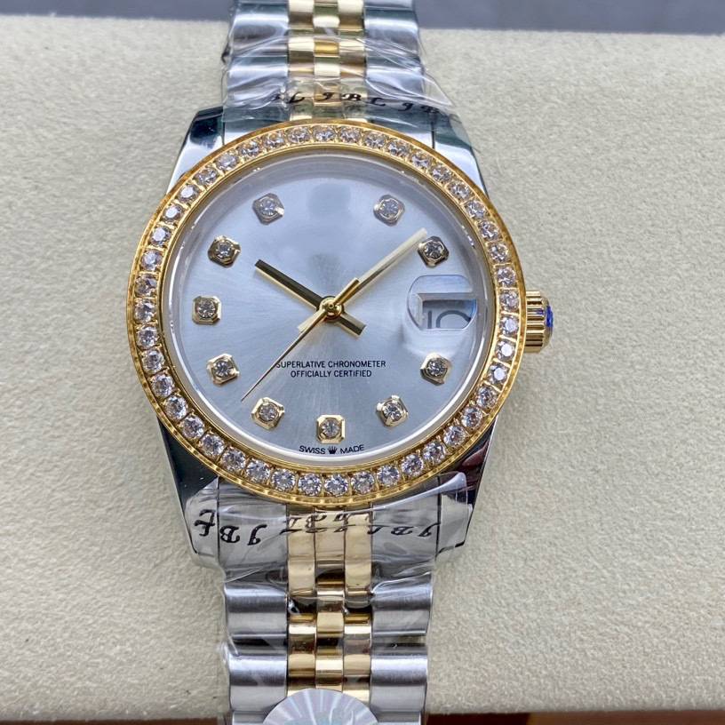 다이아몬드와 골드가 세팅된 블루 플레이트