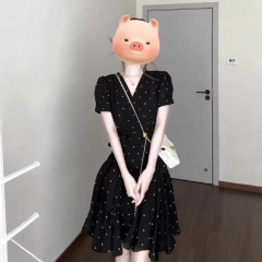 Vネック小柄ウエスト水玉模様年齢軽減ハイエンドドレス2025夏新作ショートスカート婦人服