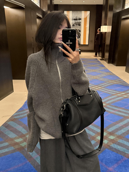 Demi-season sweater