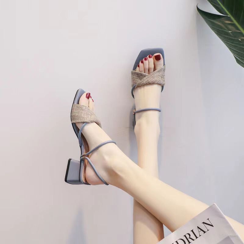 2026 nuevo estilo de verano de tacones gruesos y medianos con falda dos usar sandalias de tacones altos frescas image 2