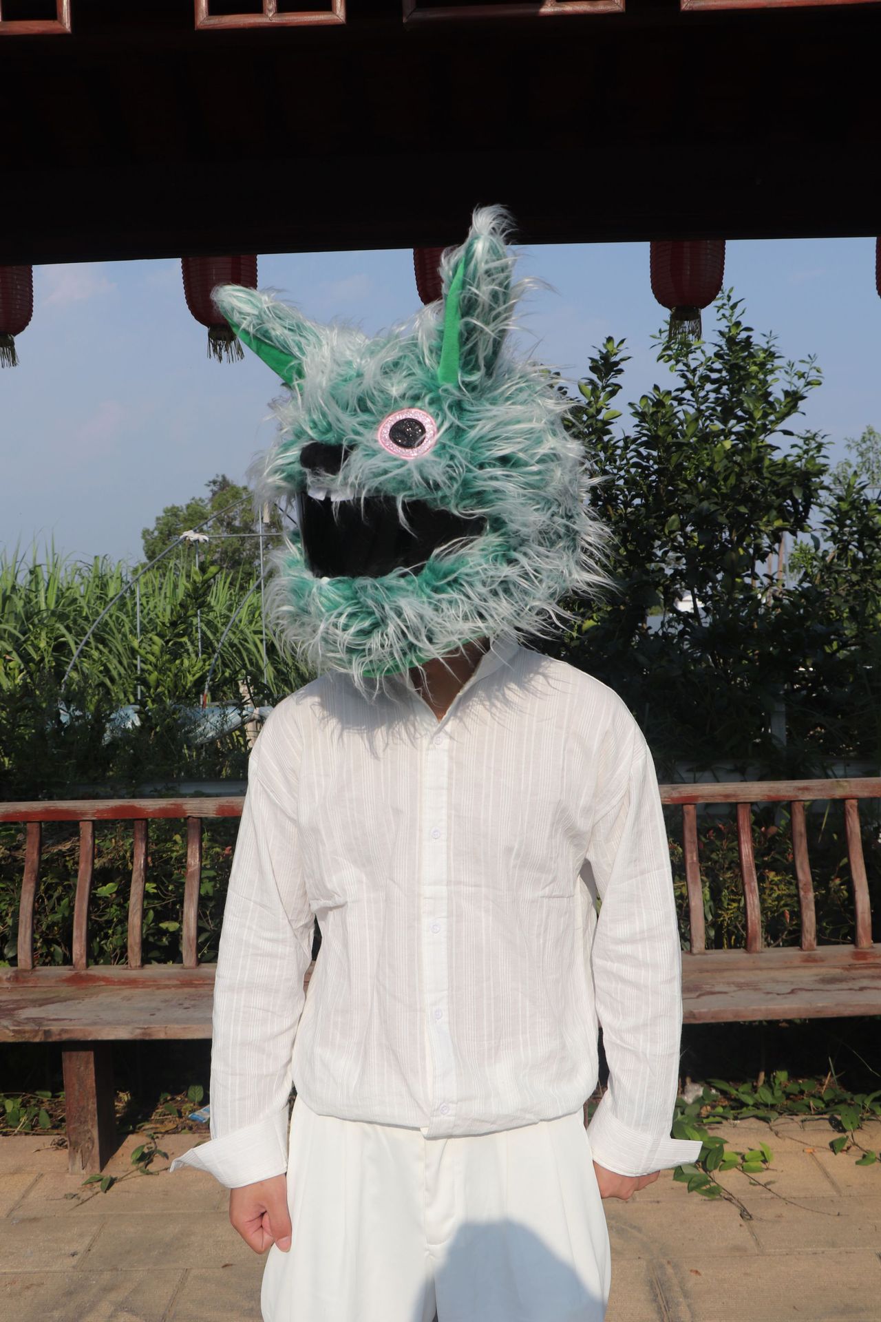 Casco de felpa con personalidad de conejo único, casco de motocicleta, máscara de motocicleta, sombrero de piel larga, estilo callejero decorativo.