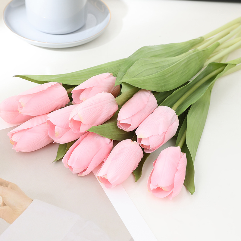 Lube moisturizing tulip simulated flowers