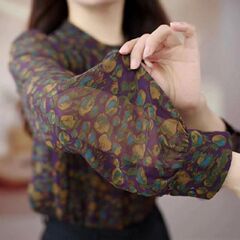 氷のシルクのシャツの女性の長袖の2025春の夏の新型の復古のファッションはゆったりしています。