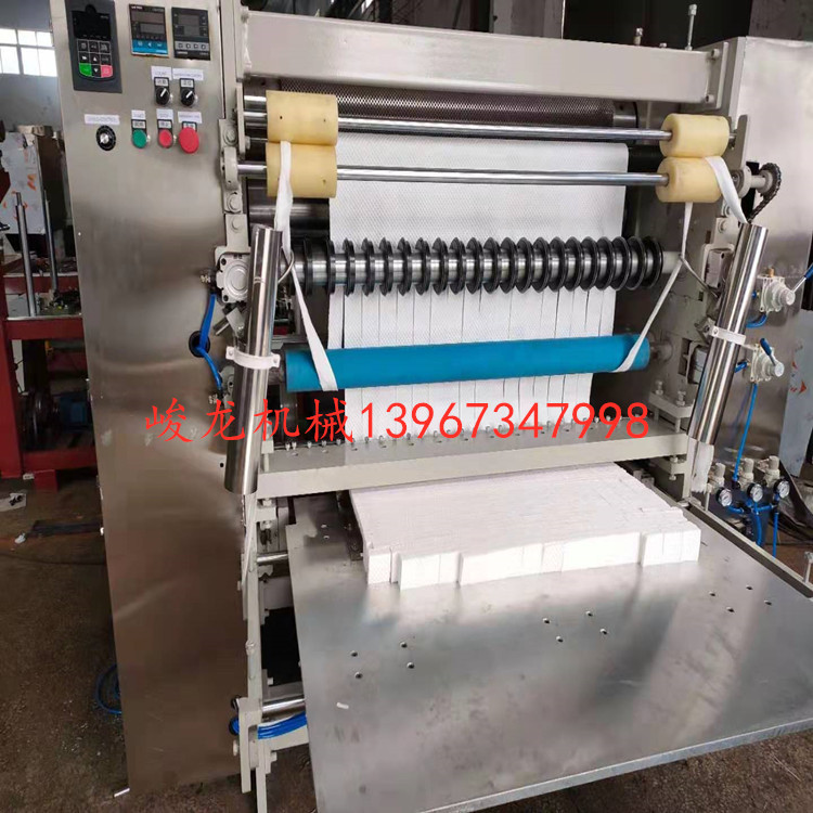1JL-XF1200型(1-4卷料）多规格方片卸妆棉片机，女士方片化妆棉机