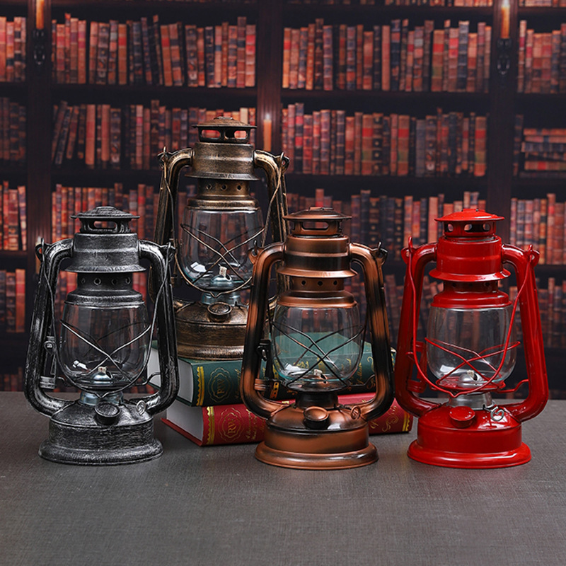 Retro Old-Fashioned Horse Oil Lamp Camping Style Outdoor Satchel Kerosene Lamp Soft Decoration Ornaments Film and Television Shooting Scene Props