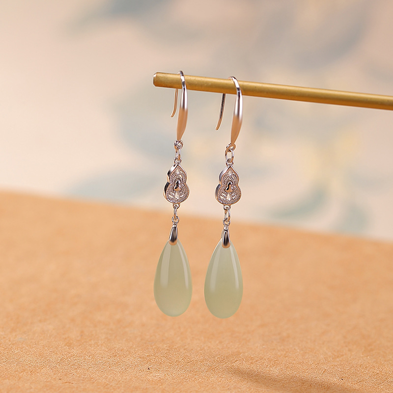 Bông tai bạc S925 dáng giọt nước dài vintage ngọc Hetian rỗng — một cặp