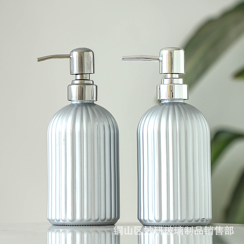 Botella de desinfectante de manos de lujo ligero Botella de loción de patrón vertical Botella de gel de ducha de prensa Botella de botella vacía de vidrio de champú